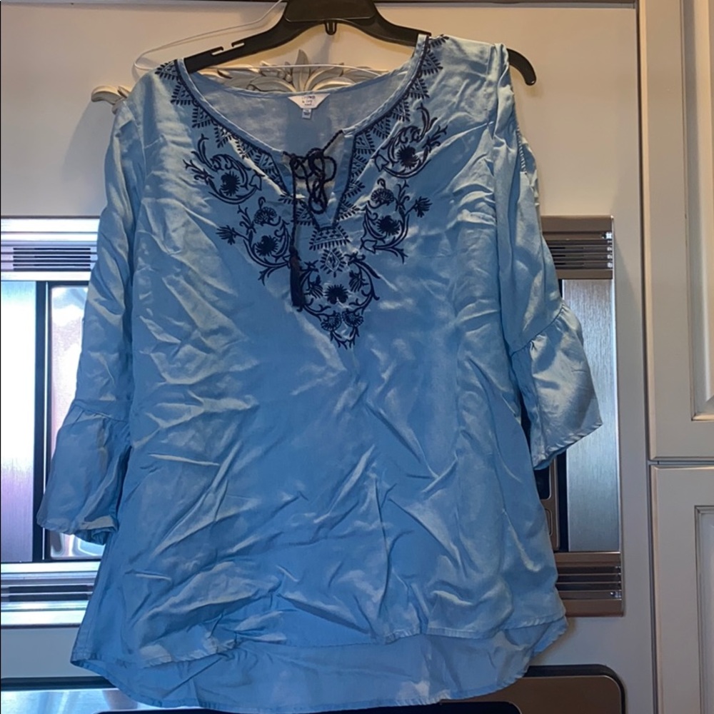 Crown and Ivy open shoulder top
